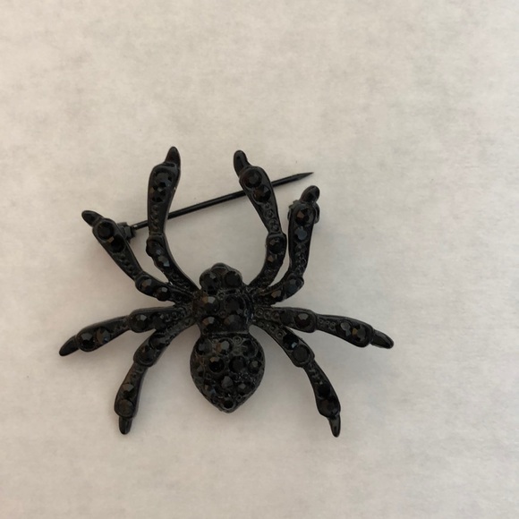 Spider pin - Picture 1 of 4